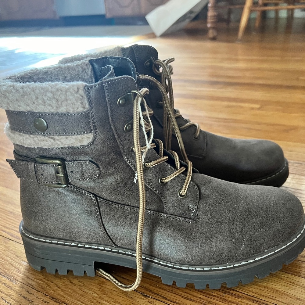 Cliffs Women’s Boots